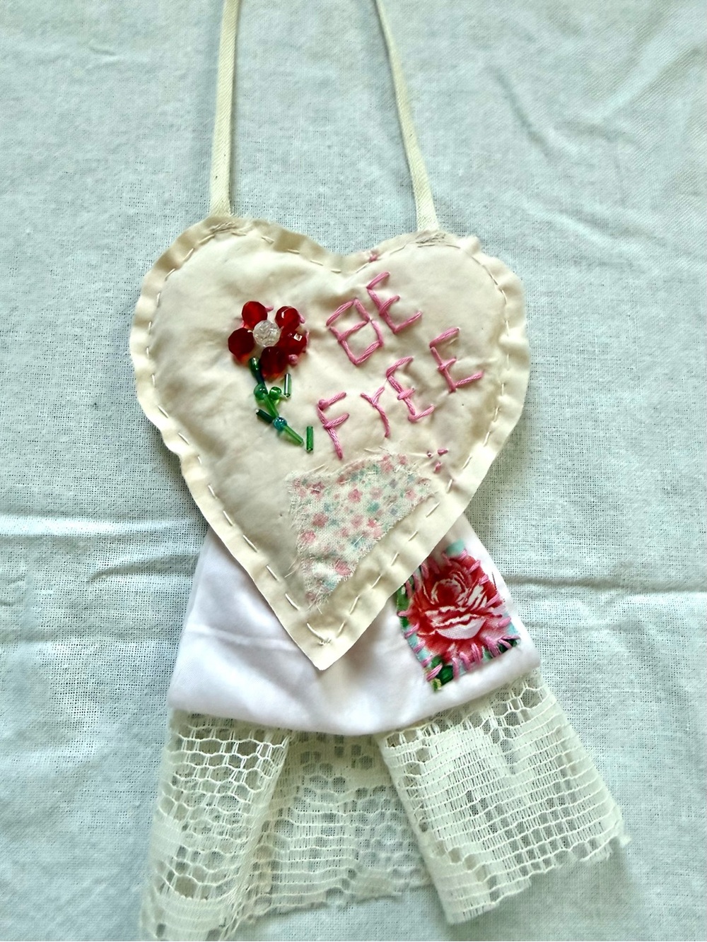 Be Free fabric necklace with lace